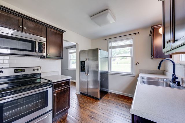 2223 Fernwood Dr, Nashville, TN 37216