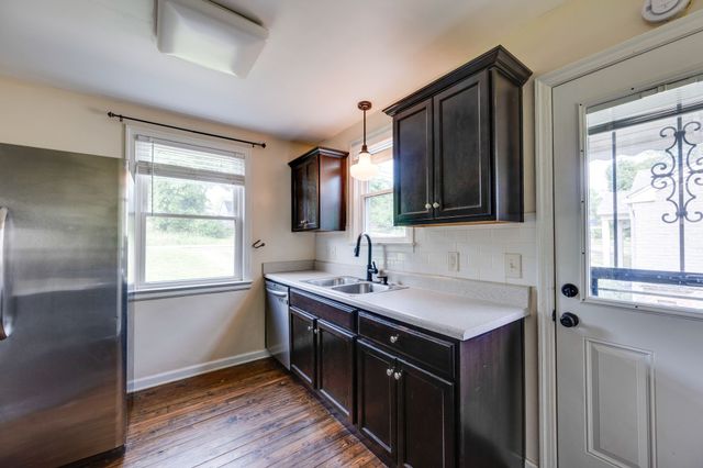2223 Fernwood Dr, Nashville, TN 37216