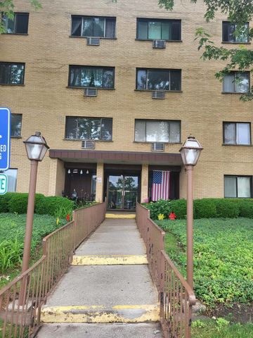 6670 S Brainard Avenue 404, Countryside, IL 60525