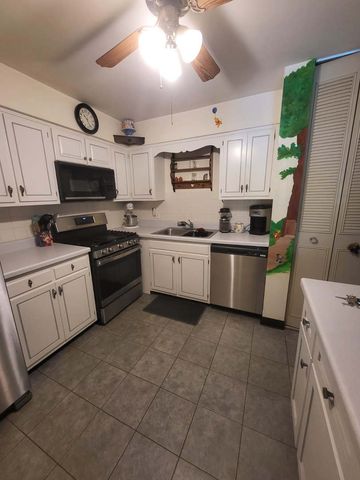 6670 S Brainard Avenue 404, Countryside, IL 60525