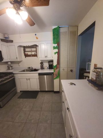 6670 S Brainard Avenue 404, Countryside, IL 60525