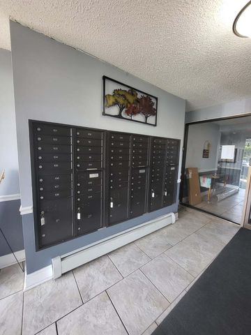 6670 S Brainard Avenue 404, Countryside, IL 60525