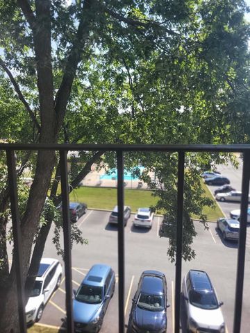 6670 S Brainard Avenue 404, Countryside, IL 60525