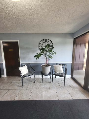 6670 S Brainard Avenue 404, Countryside, IL 60525
