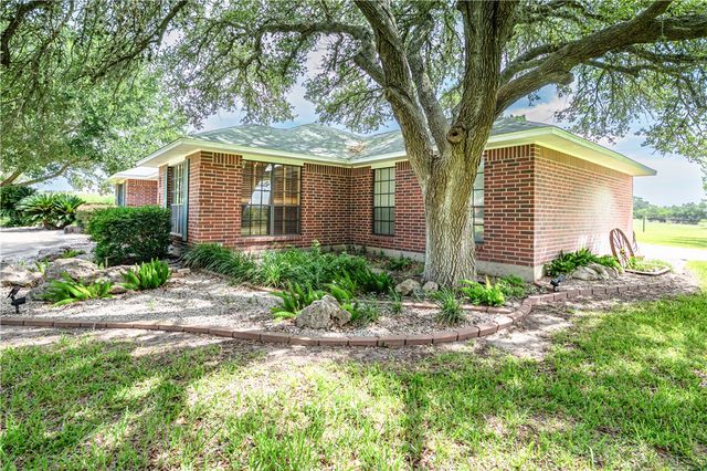 10416 N 7th St, Pettus, TX 78146