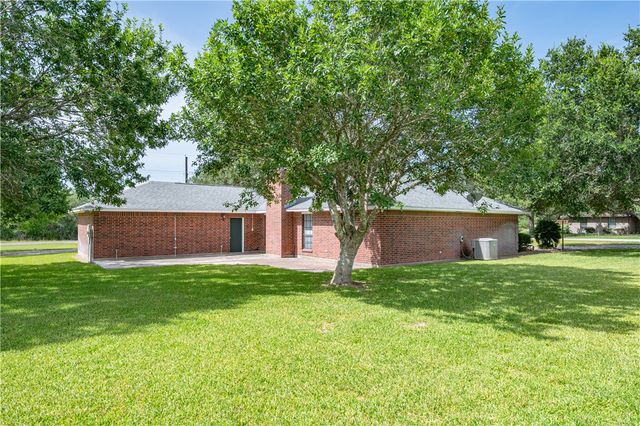 10416 N 7th St, Pettus, TX 78146