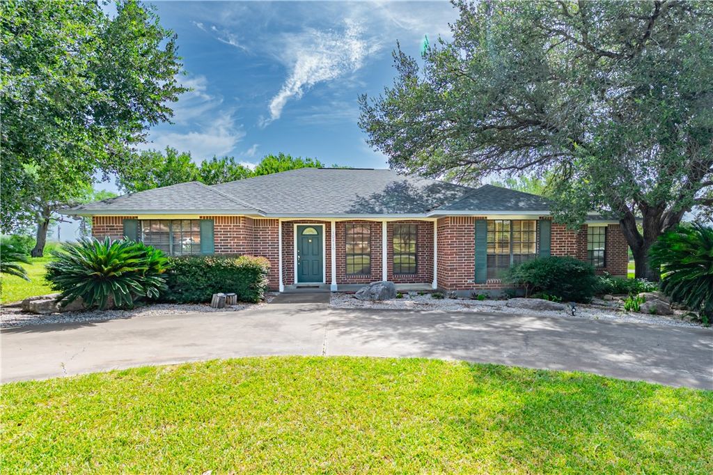 10416 N 7th St, Pettus, TX 78146