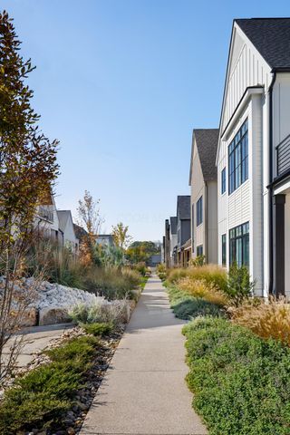 2368 Quarry Trails Drive, Columbus, OH 43228