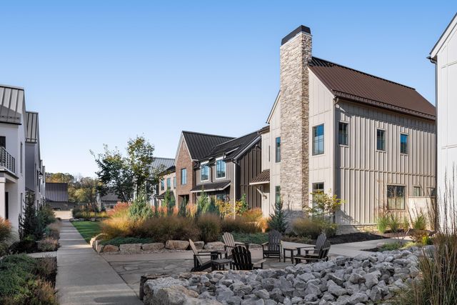 2368 Quarry Trails Drive, Columbus, OH 43228