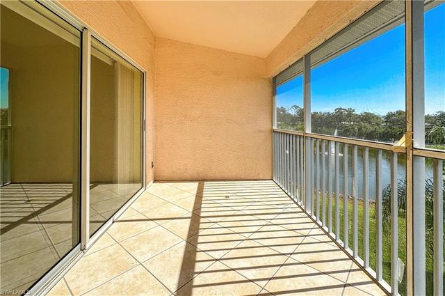 3250 Cypress Glen WAY 424, Naples, FL 34109