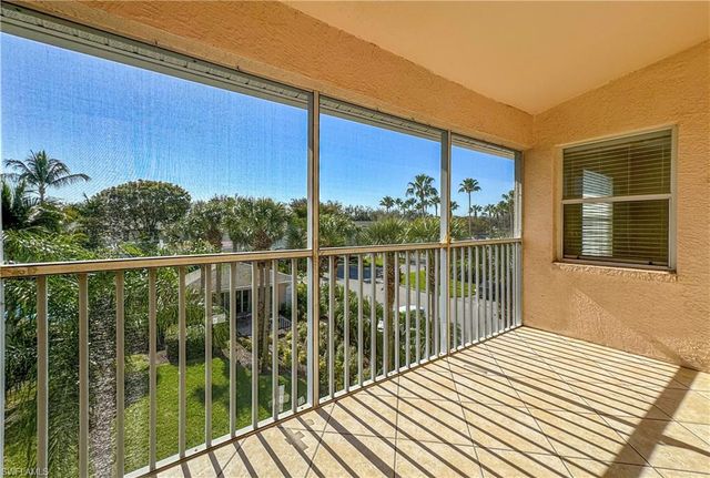 3250 Cypress Glen WAY 424, Naples, FL 34109