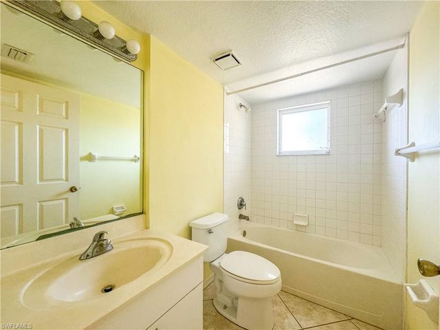 3250 Cypress Glen WAY 424, Naples, FL 34109
