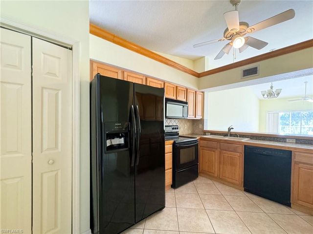 3250 Cypress Glen WAY 424, Naples, FL 34109
