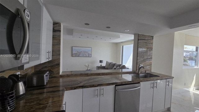 16558 NE 26th Ave 5D, North Miami Beach, FL 33160