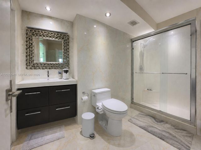 16558 NE 26th Ave 5D, North Miami Beach, FL 33160