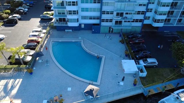 16558 NE 26th Ave 5D, North Miami Beach, FL 33160