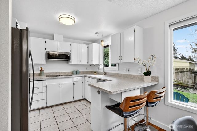 927 S 240th Place, Des Moines, WA 98198