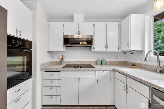 927 S 240th Place, Des Moines, WA 98198