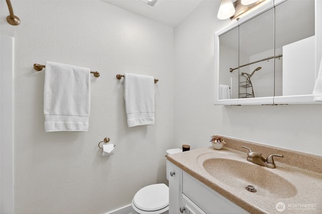 927 S 240th Place, Des Moines, WA 98198