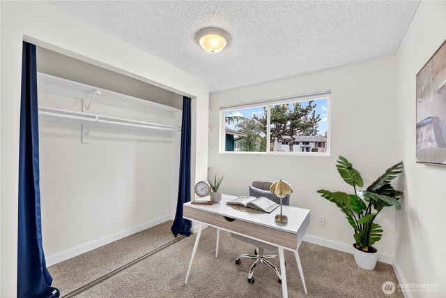 927 S 240th Place, Des Moines, WA 98198