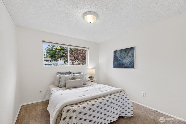 927 S 240th Place, Des Moines, WA 98198