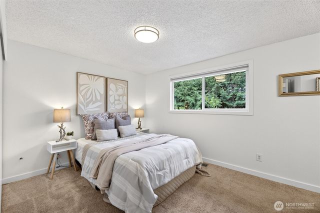 927 S 240th Place, Des Moines, WA 98198