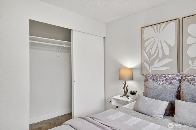 927 S 240th Place, Des Moines, WA 98198