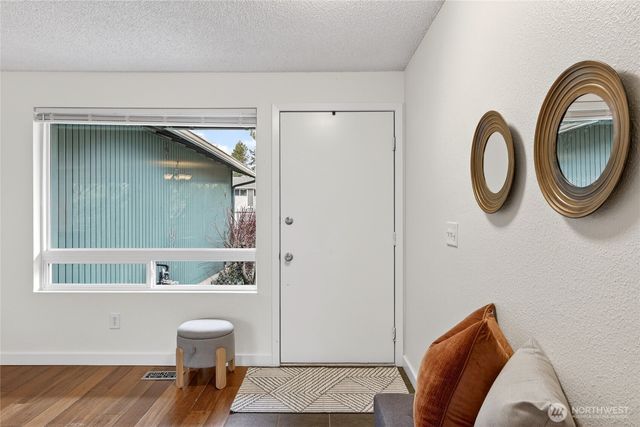 927 S 240th Place, Des Moines, WA 98198