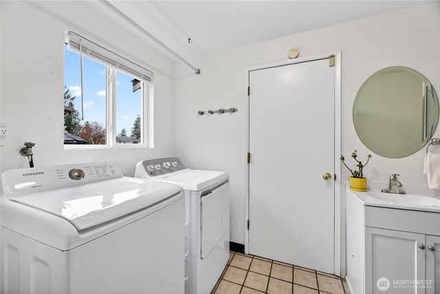 927 S 240th Place, Des Moines, WA 98198