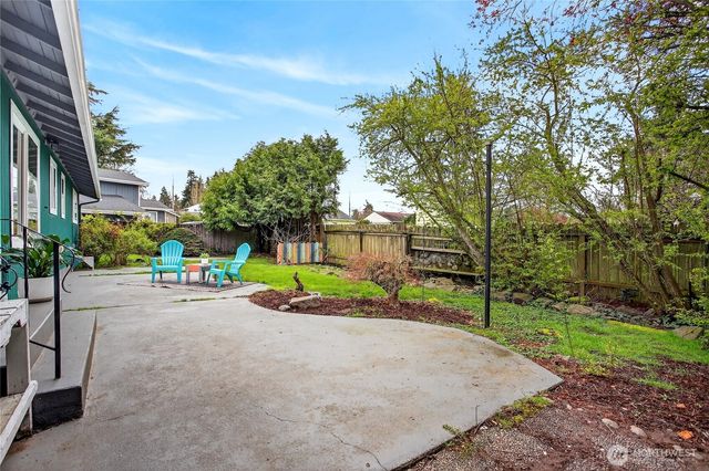 927 S 240th Place, Des Moines, WA 98198