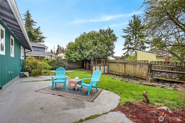 927 S 240th Place, Des Moines, WA 98198