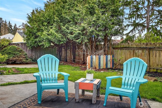 927 S 240th Place, Des Moines, WA 98198