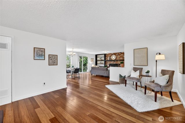 927 S 240th Place, Des Moines, WA 98198