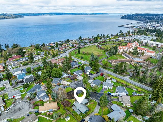 927 S 240th Place, Des Moines, WA 98198