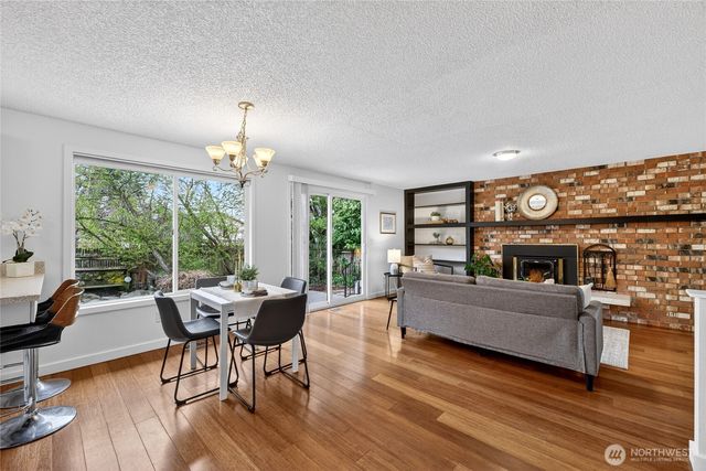 927 S 240th Place, Des Moines, WA 98198