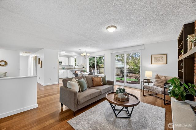 927 S 240th Place, Des Moines, WA 98198