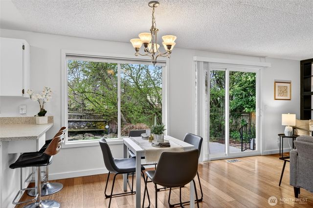 927 S 240th Place, Des Moines, WA 98198