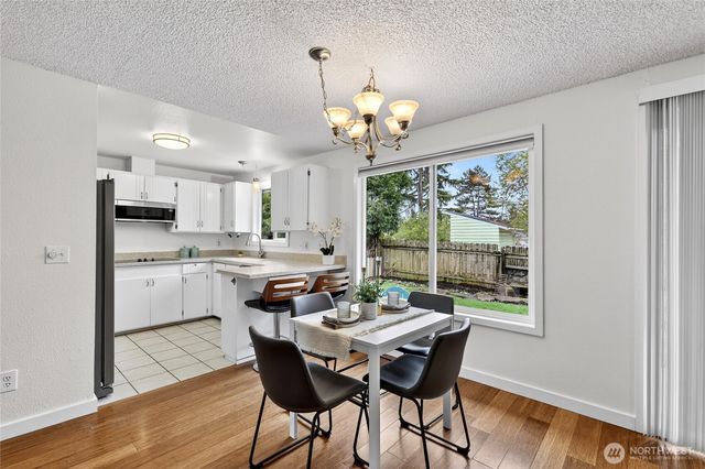 927 S 240th Place, Des Moines, WA 98198