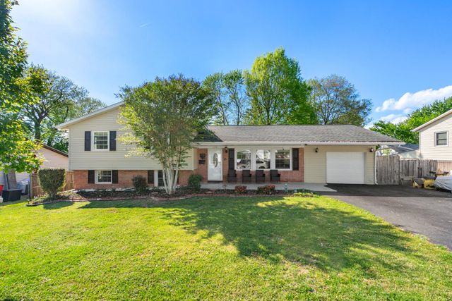 109 N ASPEN AVE, Sterling, VA 20164