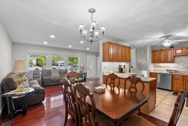 109 N ASPEN AVE, Sterling, VA 20164