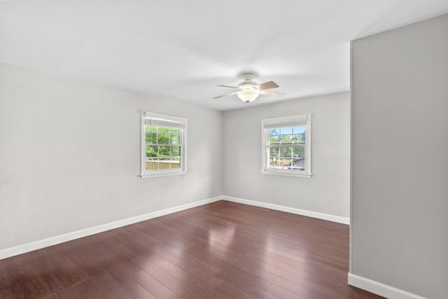 109 N ASPEN AVE, Sterling, VA 20164