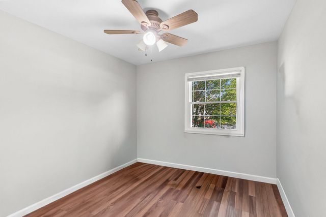 109 N ASPEN AVE, Sterling, VA 20164
