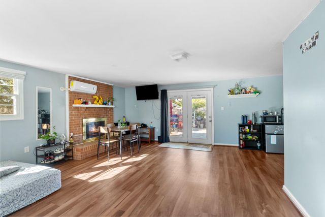 109 N ASPEN AVE, Sterling, VA 20164