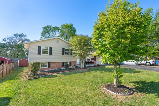 109 N ASPEN AVE, Sterling, VA 20164