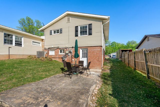 109 N ASPEN AVE, Sterling, VA 20164