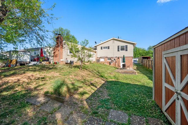 109 N ASPEN AVE, Sterling, VA 20164