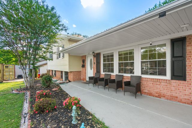 109 N ASPEN AVE, Sterling, VA 20164