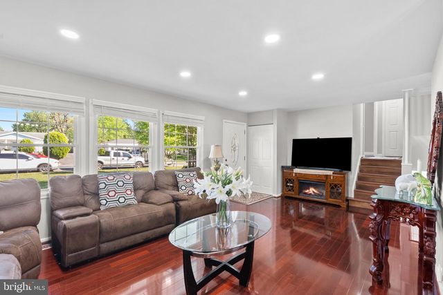 109 N ASPEN AVE, Sterling, VA 20164
