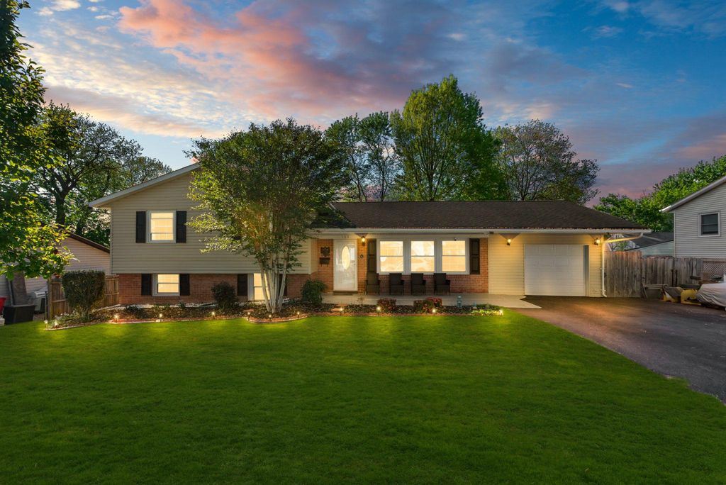 109 N ASPEN AVE, Sterling, VA 20164