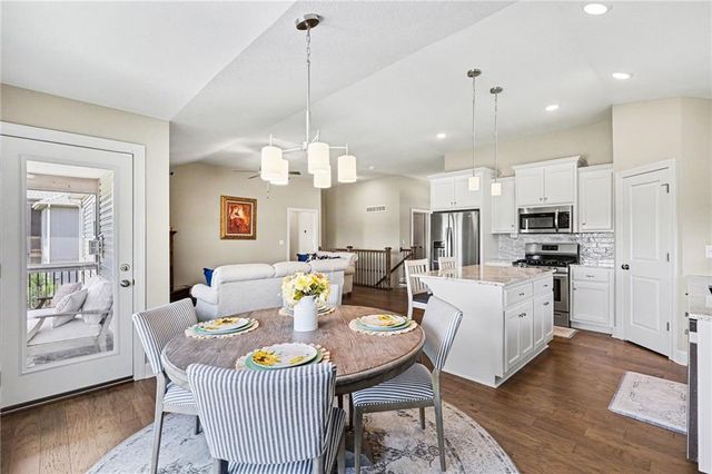 17605 Greyhawke Ridge Drive, Smithville, MO 64089